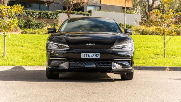 Kia EV6 sắp được bán ở Việt Nam, có khả năng được trang bị gói tự lái - Ảnh 1.