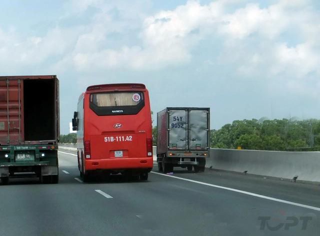 Kinh nghiệm lái xe trên cao tốc - 10 lỗi thường gặp của tài xế