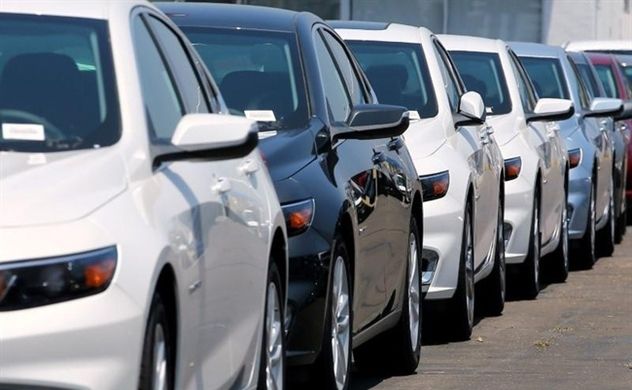 Xe mới khan hiếm, khiến các mẫu SUV đã qua sử dụng có giá cao hơn xe mới - Ảnh 1.