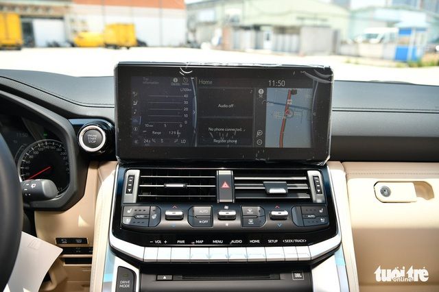Land Cruiser 300 tạm ngừng việc nhận đặt cọc tại Việt Nam, các nhà buôn phấn khích với mức giá của xe cũ tăng gần 2 tỷ đồng - Ảnh 4.