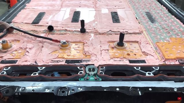 Khám phá bộ pin cao cấp nhất của xe điện Tesla: Bí mật công nghệ độc đáo dưới tay Elon Musk - Ảnh 4.