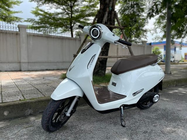 VinFast Evo 200 tiếp tục lộ diện, với màu sắc bắt mắt và khả năng di chuyển 200km sau mỗi lần sạc - Ảnh 1.