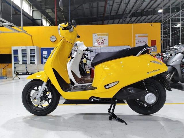 VinFast Evo 200 tiếp tục lộ diện, với màu sắc bắt mắt và khả năng di chuyển 200km sau mỗi lần sạc - Ảnh 5.