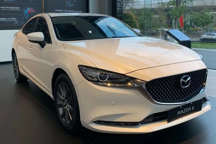 Làm xáo trộn vị thế 'vua doanh số' trong các phân khúc xe tại Việt Nam: Everest và Mazda6 ghi lại những kỳ tích - Ảnh 4.