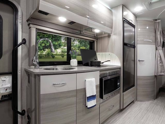 Nhà di động Mercedes-Benz nhỏ gọn nhưng có thể ‘nở’ ra - Hình 7.