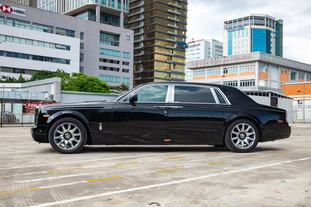 ‘Bóng ma Anh quốc’ Rolls-Royce Phantom 7 năm tuổi vẫn đắt bằng Mercedes-Maybach S 680 mới - Ảnh 5.