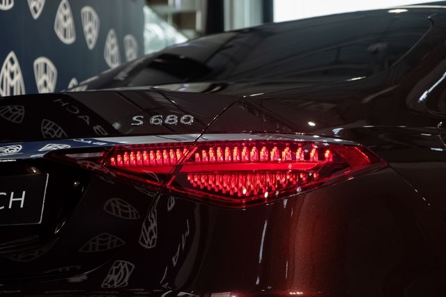 Trải nghiệm Mercedes-Maybach S 680 có giá 16 tỷ đồng tại Việt Nam: Cánh cửa mở đóng như Rolls-Royce, ghế của ông chủ có thể biến thành giường - Hình 8.