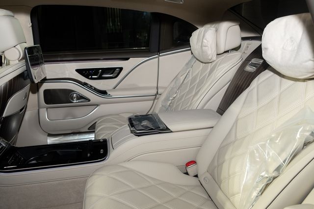 Trải nghiệm Mercedes-Maybach S 680 giá 16 tỷ đồng tại Việt Nam: Cánh cửa mở đóng như Rolls-Royce, ghế của ông chủ có thể biến thành giường - Hình 13.