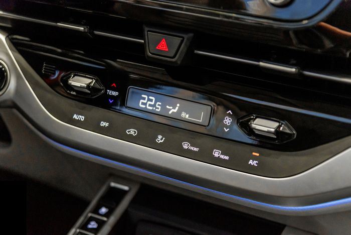 Đánh giá hai phiên bản cao cấp nhất của Kia Carens: Xe gia đình sử dụng đầy đủ tiện nghi hiện đại - Ảnh 15.
