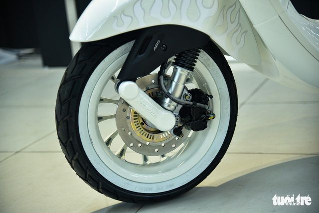 Vespa Sprint của Justin Bieber đang gặp tình trạng khan hàng, khiến cho các nhà buôn phải tăng giá lên hàng trăm triệu đồng - Ảnh 5.