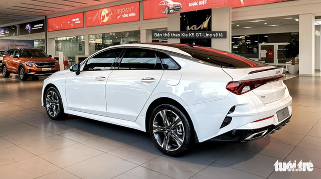 Kia K5 giảm giá tại các đại lý, cố gắng tăng doanh số để cạnh tranh với Toyota Camry - Ảnh 3.