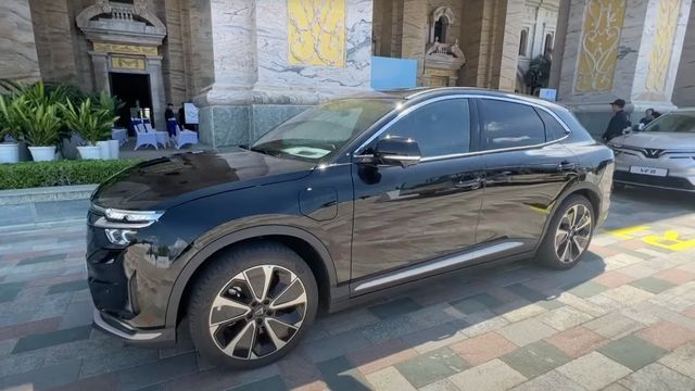 Chuyên gia ô tô với hơn 35 năm kinh nghiệm đánh giá: Việc lái VinFast VF 8 thú vị không kém so với BMW iX, Ford Mustang Mach-E, và gần như Porsche Macan - Ảnh 2.
