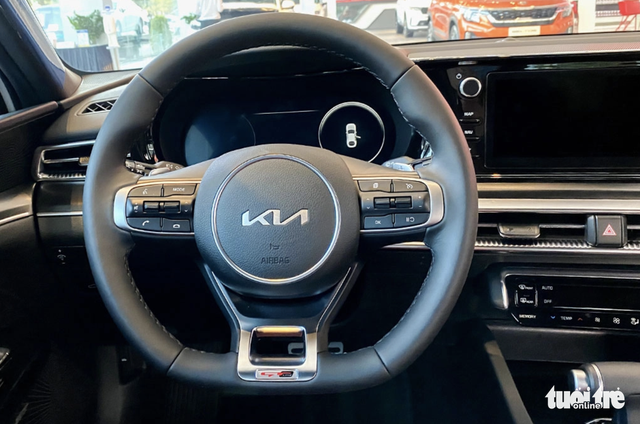 Kia K5 giảm giá tại các đại lý, cố gắng tăng doanh số để cạnh tranh với Toyota Camry - Ảnh 5.