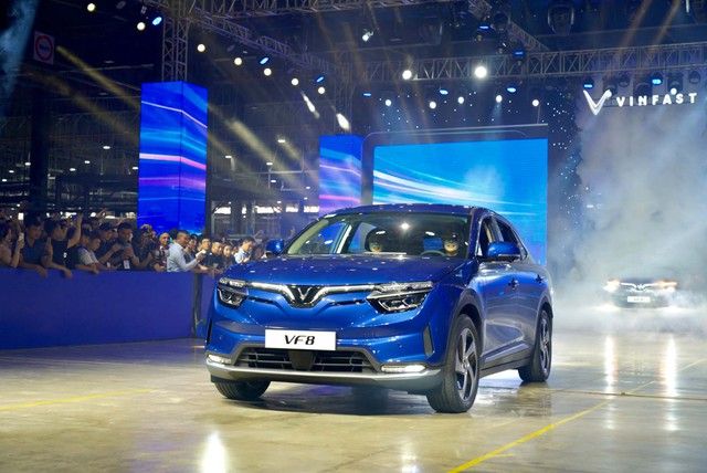 Những người đã mua 4 chiếc xe VinFast và nhận VF 8 cho biết: Đây là khoảnh khắc quan trọng trong lịch sử của ngành công nghiệp ô tô Việt Nam - Ảnh 10.