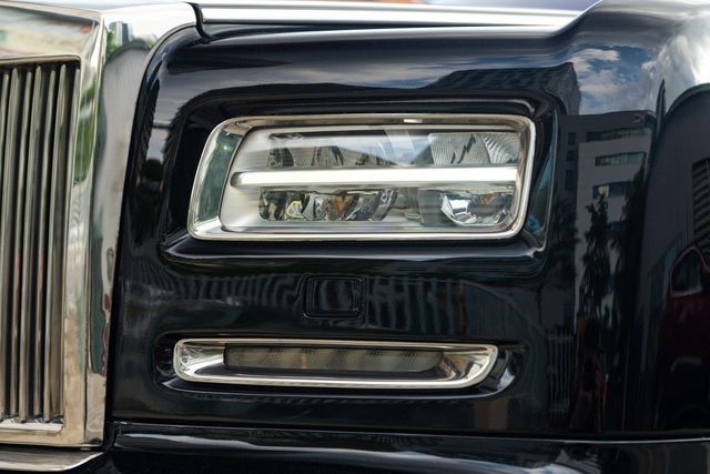 ‘Bóng ma Anh quốc’ Rolls-Royce Phantom 7 năm tuổi vẫn đắt bằng Mercedes-Maybach S 680 mới - Ảnh 4.