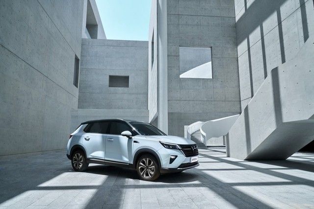 Gần nhìn chiếc SUV tiết kiệm nhiên liệu chỉ uống 4,6 lít xăng/100km, có giá chỉ 300 triệu đồng - Ảnh 3.