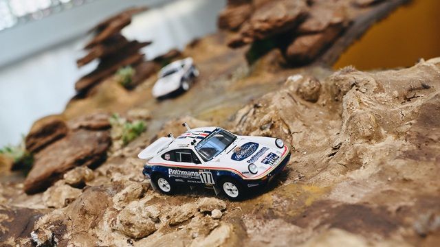 Nhân viên của Porsche đã thu thập gần 1.000 mô hình xe và được thăng chức lên làm giám đốc - Hình 13.