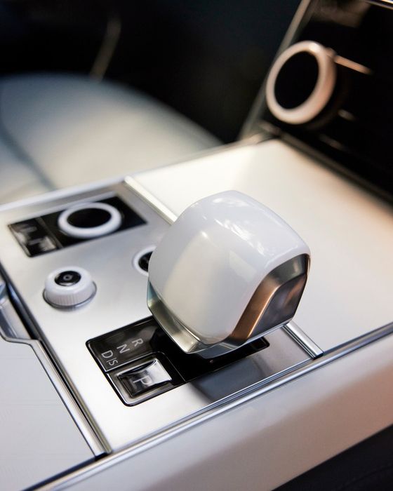 Phiên bản mới của Range Rover với bản giới hạn siêu sang, đắt nhất lịch sử - Hình 4.