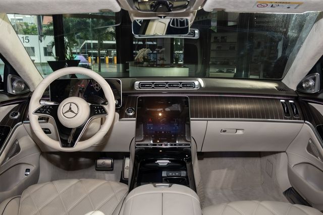 Trải nghiệm Mercedes-Maybach S 680 giá 16 tỷ đồng tại Việt Nam: Cánh cửa mở đóng như Rolls-Royce, ghế của ông chủ có thể biến thành giường - Hình 18.