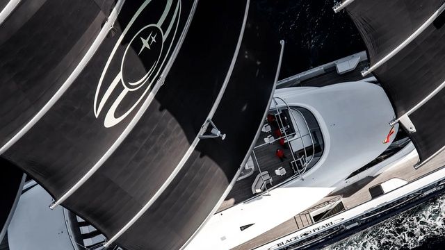 Siêu du thuyền 'ngọc trai đen' đã tạo cảm hứng cho tàu Y721 của tỷ phú Jeff Bezos ở một mức độ rất ấn tượng!