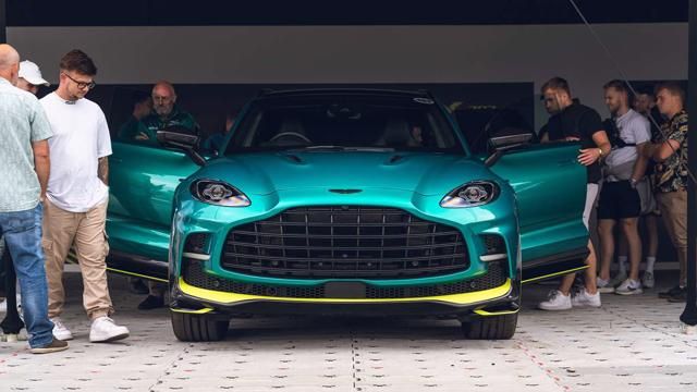 Aston Martin giới thiệu SUV siêu sang nhanh nhất thế giới - Hình 1.