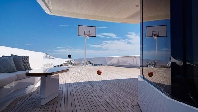 Bên trong con tàu siêu sang được gọi là lâu đài trên sóng của vận động viên tỷ phú Michael Jordan - Hình 7.