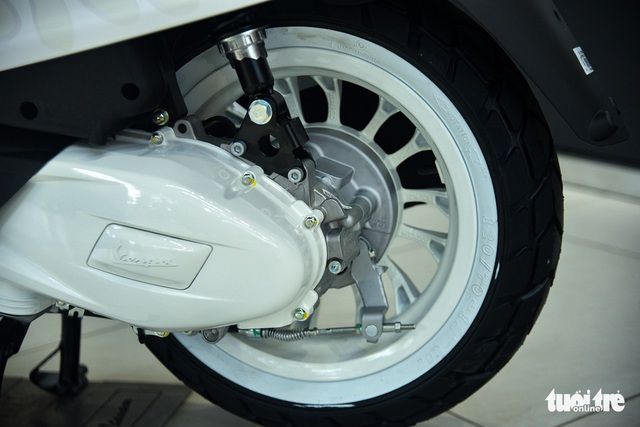 Vespa Sprint của Justin Bieber đang gặp tình trạng khan hàng, khiến cho các nhà buôn phải tăng giá lên hàng trăm triệu đồng - Ảnh 8.