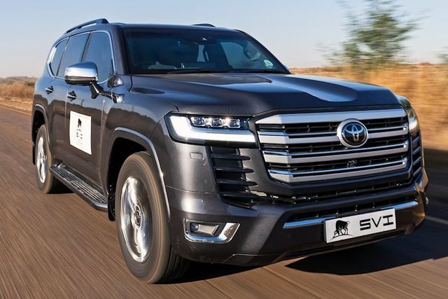 Thêm gần 1,5 tỉ đồng để biến Toyota Land Cruiser thành phiên bản bọc thép không ngán AK-47 - Ảnh 1.