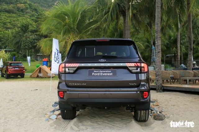 Giá của Ford Everest tại các đại lý vẫn tiếp tục tăng: Thêm gần 200 triệu nếu mua phiên bản cao nhất trong tháng 9 - Ảnh 4.