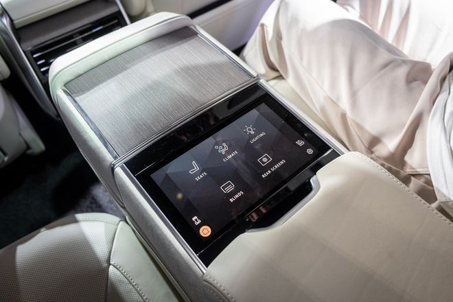 Ảnh nổi bật về hệ thống treo khí nén trên Range Rover 2022