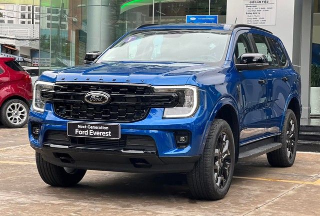 Soi gói 'lạc' giá 200 triệu đồng của Ford Everest bản 'full option' tại Việt Nam: Chỉ có 4 món, tặng thêm nhiều món - Hình ảnh 9.