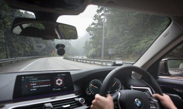 Cách lái liên tục sử dụng phanh gấp sẽ gây căng thẳng cho hệ thống phanh, làm mòn đĩa và bốn phanh nhanh hơn. Ngoài ra, nhiệt độ sinh ra trong quá trình này cũng khiến tuổi thọ của hệ thống phanh giảm đáng kể.