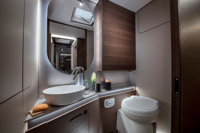 Ngôi nhà di động Adria Supersonic mang phong cách du thuyền - Hình 6.