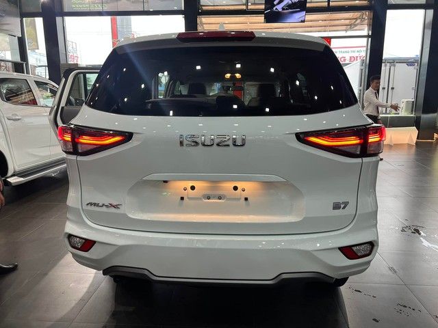 Isuzu mu-X 2022 đã về đại lý trước ngày ra mắt: Giá từ 870 triệu đồng, là mức giá rẻ nhất trong phân khúc SUV cỡ trung - Hình 4.