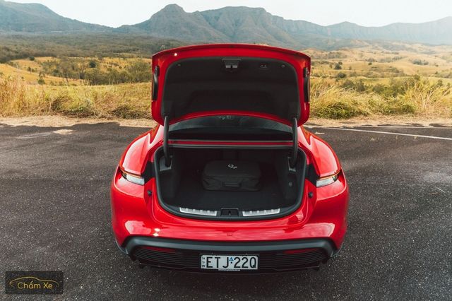 Đánh giá Porsche Taycan: Pin đầy, có thể đi được gần 500km, với một tùy chọn có thể khiến bạn say mê - Ảnh 12.