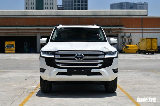 Land Cruiser 300 tạm dừng đặt cọc tại Việt Nam, dân buôn reo hò với mức giá xe cũ tăng gần 2 tỷ đồng - Ảnh 1.