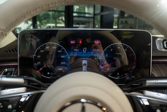 Trải nghiệm Mercedes-Maybach S 680 giá 16 tỷ đồng tại Việt Nam: Cánh cửa mở đóng như Rolls-Royce, ghế của ông chủ có thể biến thành giường - Hình 20.