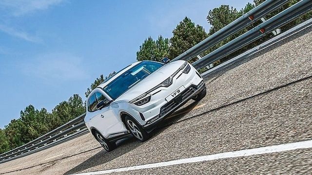 Kỹ sư ô tô với hơn 35 năm kinh nghiệm đánh giá: VinFast VF 8 lái thú vị hơn BMW iX, Ford Mustang Mach-E, và có điểm tương đồng với Porsche Macan - Ảnh 7.