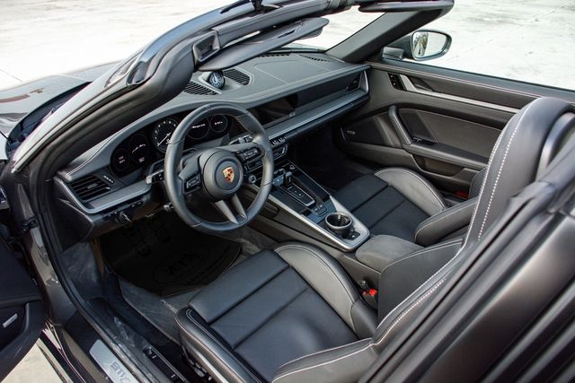 Đánh giá chi tiết Porsche 911 Targa 4S - Siêu xe mui trần cho những người đam mê lái xe, có giá hàng chục tỷ đồng tại Việt Nam - Ảnh 8.