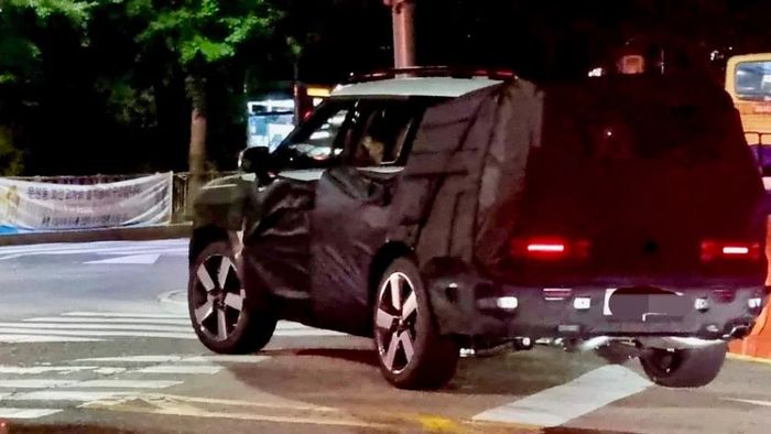Hyundai Santa Fe thế hệ mới lần đầu tiên ra mắt công khai: Thiết kế vuông vắn hơn, đổi mới nhiều chi tiết - Hình 3.