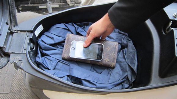 Trong thời tiết nắng nóng, quyết định không để 8 vật này trong cốp xe kéo theo nguy cơ không mong muốn - Ảnh 1