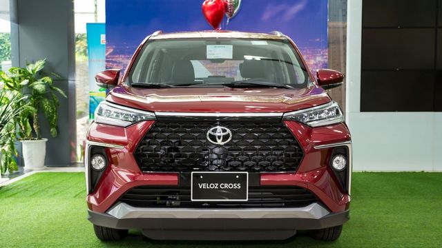 Toyota Veloz Cross tăng giá thêm 10 triệu đồng từ tháng 8 - Khách hàng đang đợi nhận xe lo lắng - Ảnh 2.