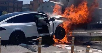 Ngoài Lâm Chí Dĩnh, xe điện Tesla đã gây ra nhiều vụ tai nạn khủng khiếp khác! - Hình 5.