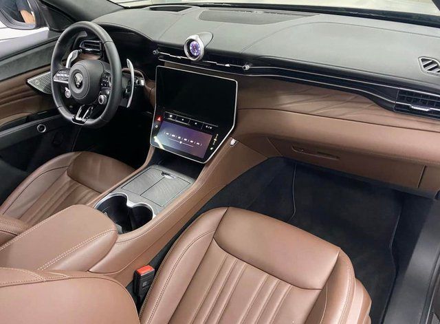Maserati Grecale 2023 công bố giá bán tại Việt Nam, dự kiến giao xe đầu năm tới, sẵn sàng đấu Porsche Macan - Hình ảnh 3.
