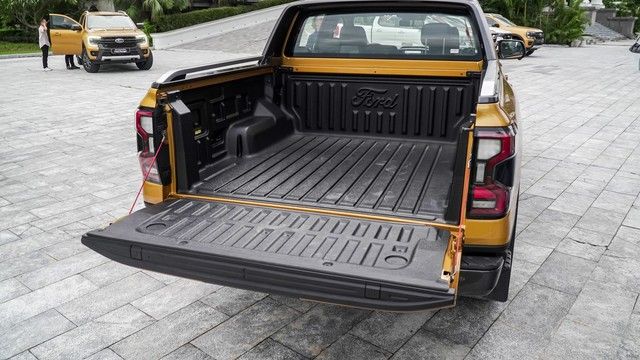 Ford Ranger Wildtrak 2022 giá 965 triệu đồng - Vị vua bán tải thị uy đối thủ tại Việt Nam - Hình 7.