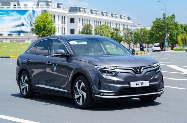 Chi tiết về VinFast VF 8 phiên bản thương mại được giao cho 100 khách hàng Việt đầu tiên: Không khác biệt nhiều so với mô hình concept - Ảnh 7.