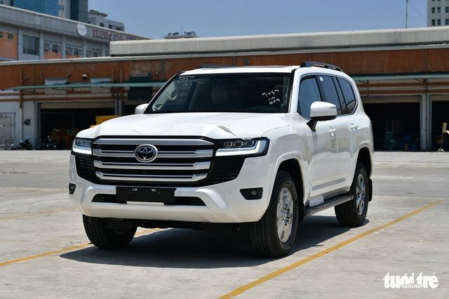 Land Cruiser 300 ngừng nhận đặt cọc tại Việt Nam, dân buôn đang hét giá xe cũ tăng gần 2 tỷ đồng - Ảnh 9.