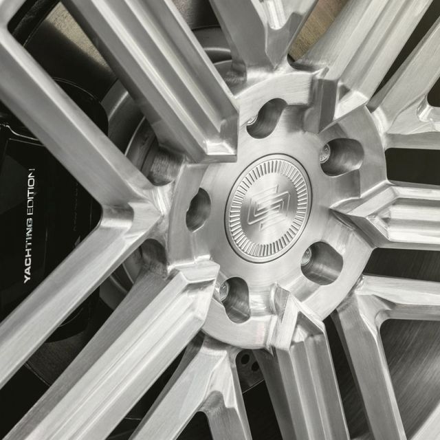 Sự tinh tế của Rolls-Royce Cullinan được nâng cao với gói độ từ Carlex Design - Hình 11.