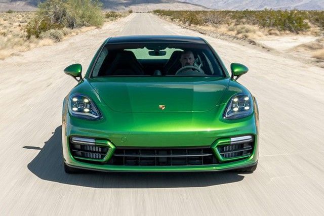 Porsche giao xe chưa hoàn thiện cho khách hàng - Hình 1.