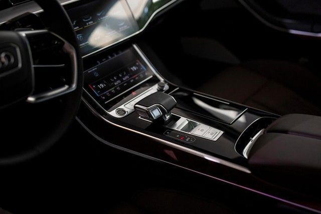 Danh sách các mẫu sedan hạng sang lớn đáng chú ý tại Việt Nam - Ảnh 3.
